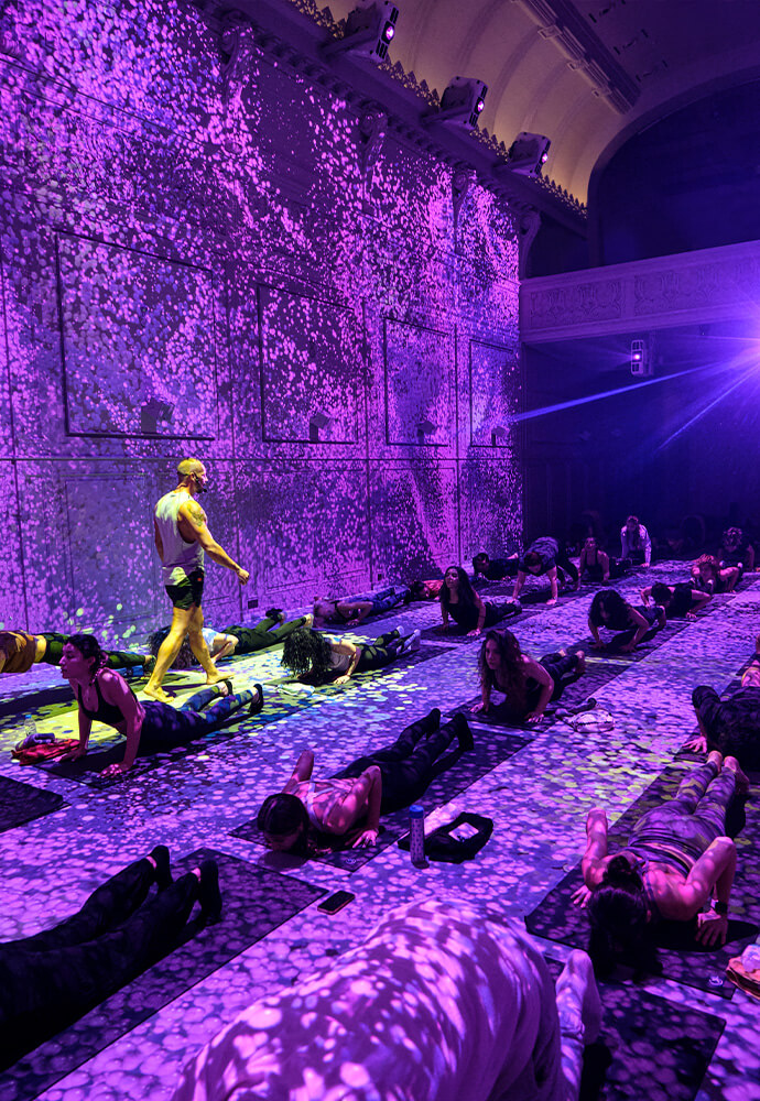 CİHANGİR YOGA ALKAZAR SALONUNDA