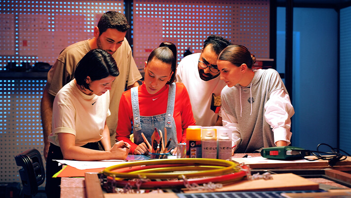 NIKE AYAKKABI BAĞCIĞINDAN FİLOGRAFİ ATÖLYESİ