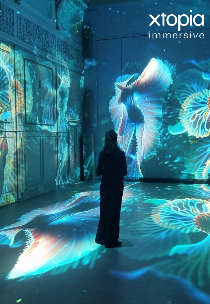 ''SUPERRADIANCE'', SANATÇILAR MEMO AKTEN VE KATIE PEYTON HOFSTADTER